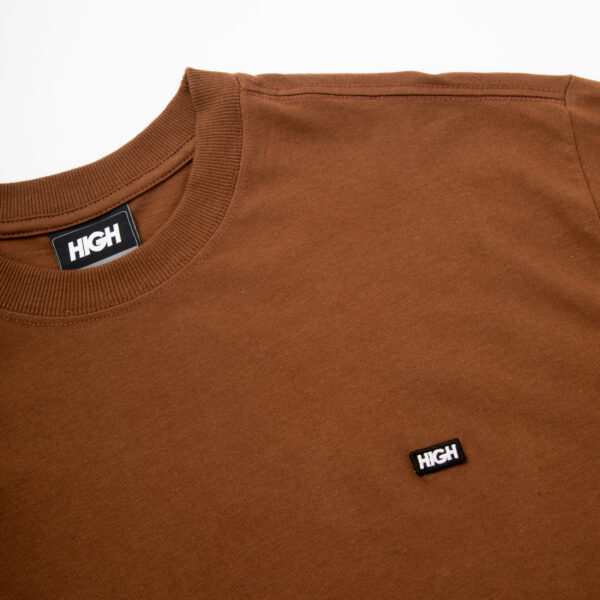 Tee_Rebel_Brown_Detail_2 CAMISETA HIGH COMPANY REBEL MARROM