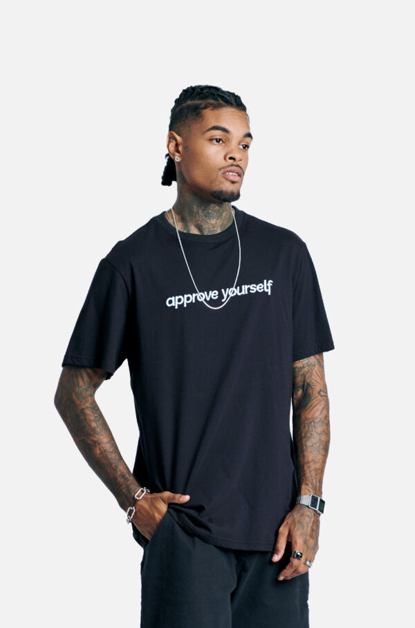 CAMISETA APPROVE BOLD APPROVE YOURSELF PRETA