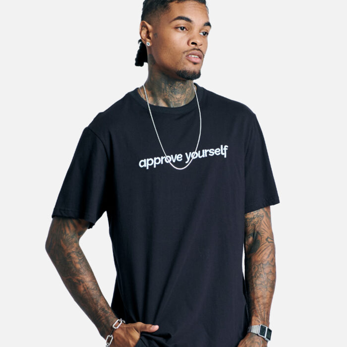 CAMISETA APPROVE BOLD APPROVE YOURSELF PRETA