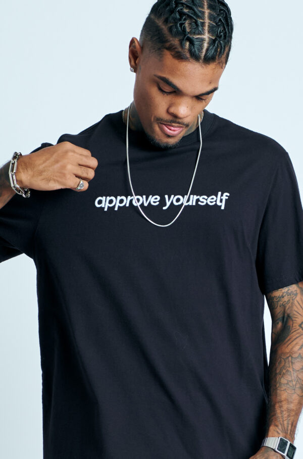 CAMISETA APPROVE BOLD APPROVE YOURSELF PRETA