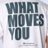 CAMISETA CHAMPION WHAT MOVES YOU SCRIPT BRANCA