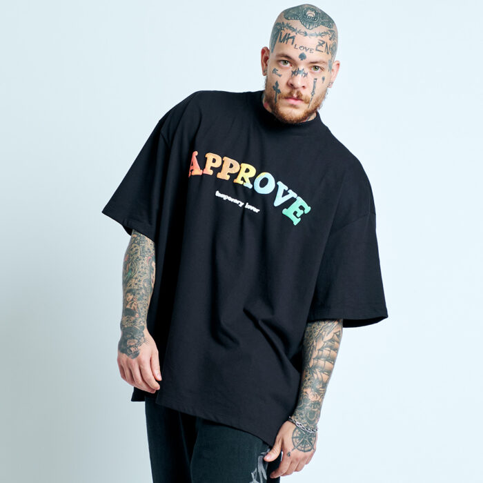 CAMISETA APPROVE OVERSIZED RAINBOW PUFF PRETA