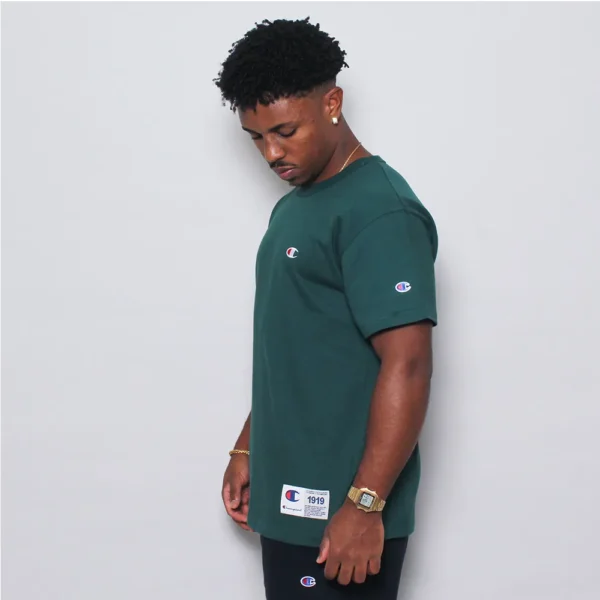 GT220B-Y06145-2-261 CAMISETA CHAMPION LOGO C BORDADO VERDE MILITAR