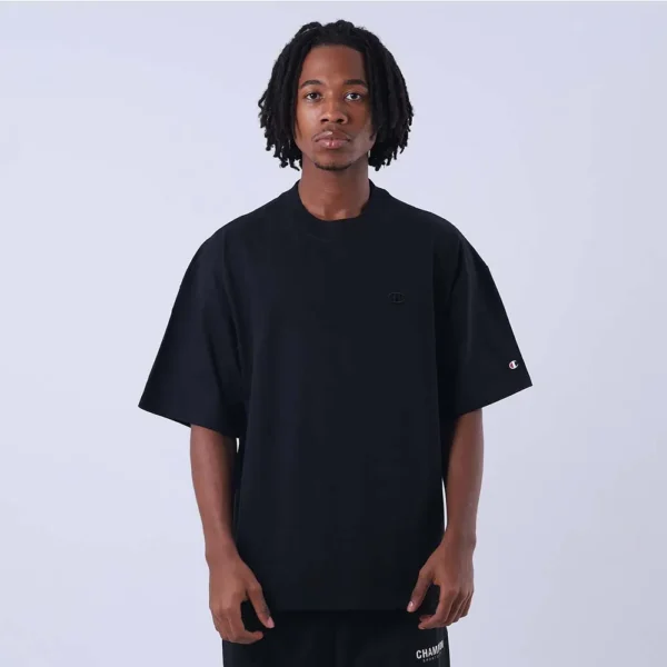 T79188B-CLOGEVA-1-009 CAMISETA OVERSIZED CHAMPION C LOGO SURTON PRETA