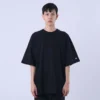 CAMISETA OVERSIZED CHAMPION MINI SCRIPT SURTON PRETA