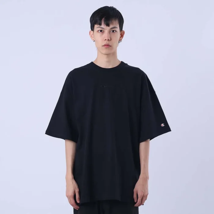 CAMISETA OVERSIZED CHAMPION MINI SCRIPT SURTON PRETA