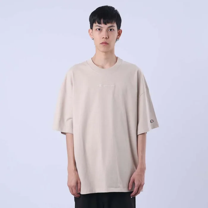CAMISETA OVERSIZED CHAMPION MINI SCRIPT SURTON BEGE