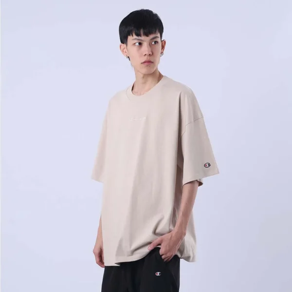 T79188B Y08541-2-451 CAMISETA OVERSIZED CHAMPION MINI SCRIPT SURTON BEGE