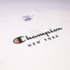 CAMISETA CHAMPION SCRIPT NEW YORK BRANCA
