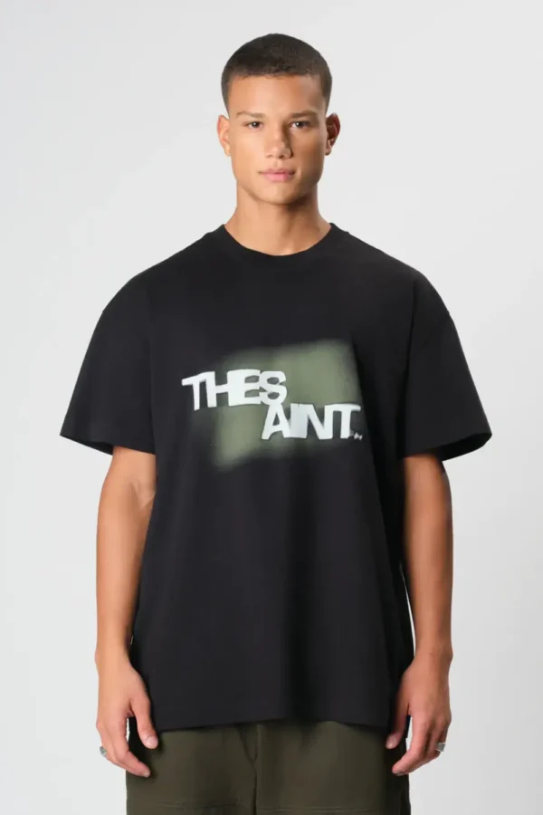 14.02.01.542.002-1_98ckadq7gukloffv CAMISETA BOXY THE SAINT SPRAY PRETA