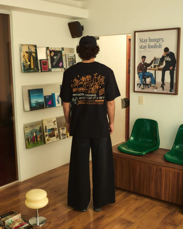 2025-08-07-midas-touch02949-baixa-4e24624a1bc8ad1abe17551038087196-1024-1024 CAMISETA MIDAS TOUCH MIDAS ROOM PRETA