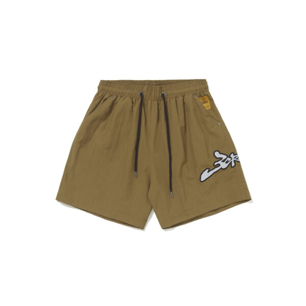 SHORT ASSINATURA VERDE FRENTE SHORT BARRA CREW ASSINATURA LOGO VERDE