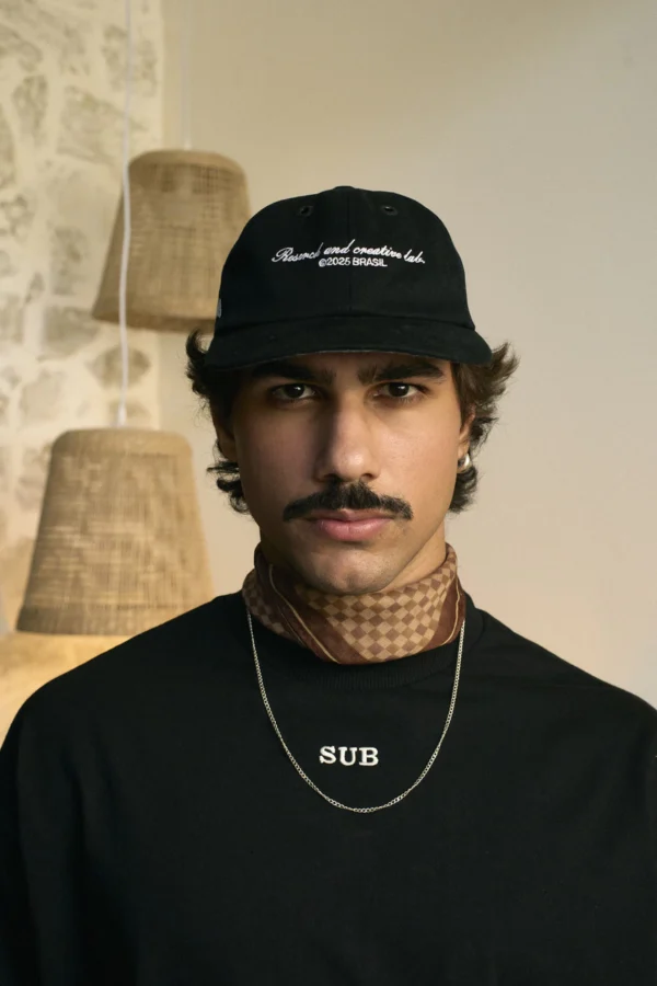 CAMISETA SUBURB COMPANY (BOXY) CORE LOGO PRETO