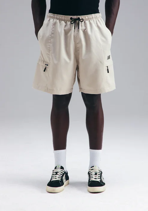 SHORTS CARGO LOGO AREIA WHITE SAND