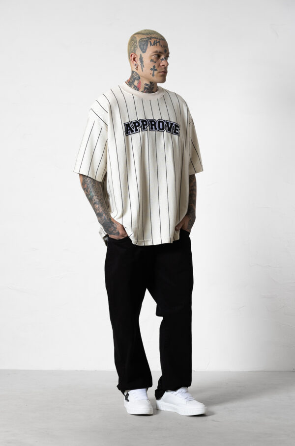 CAMISETA HUGE APPROVE ONLY LISTRADA OFF WHITE