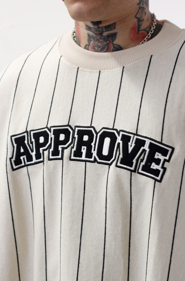 CAMISETA HUGE APPROVE ONLY LISTRADA OFF WHITE
