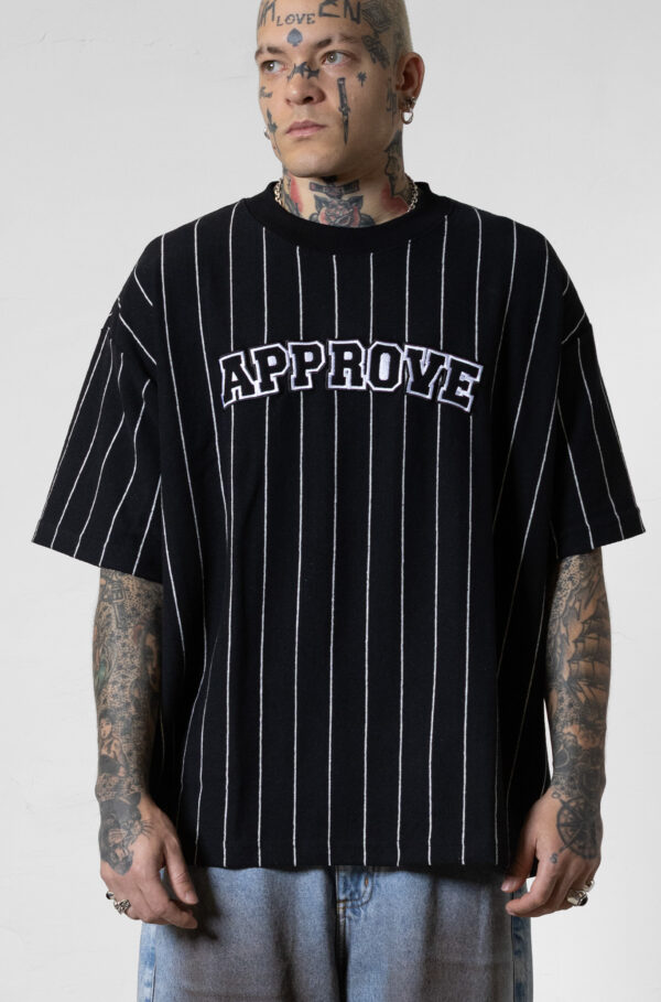 CAMISETA HUGE APPROVE ONLY LISTRADA PRETA