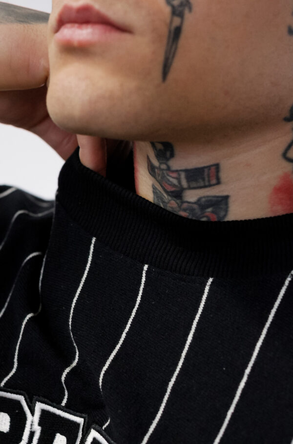 CAMISETA HUGE APPROVE ONLY LISTRADA PRETA