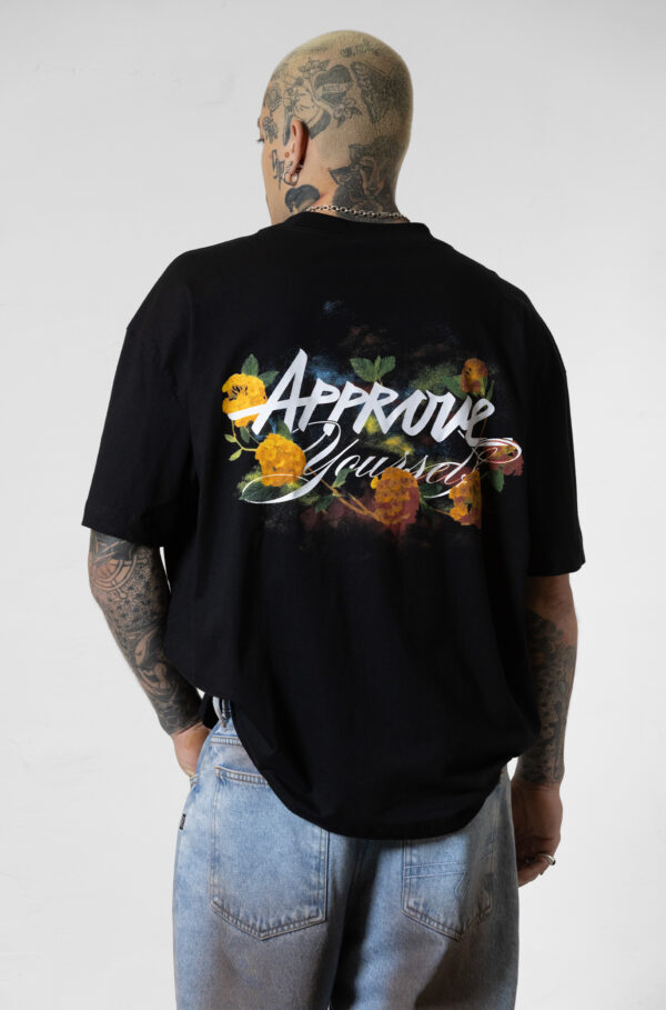 CAMISETA CORE APPROVE MIAMI FLOWERS PRETO