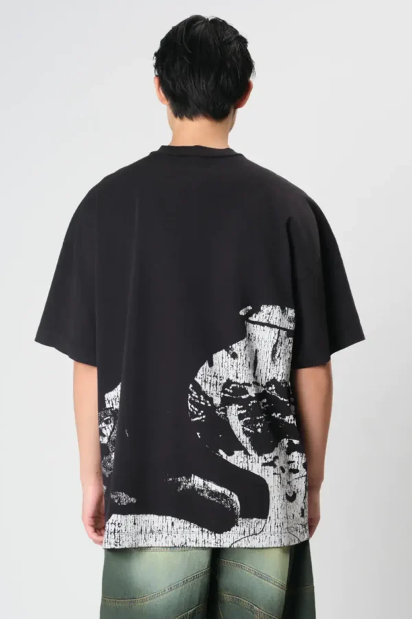 14.02.01.596.002-4_vjjybbvxo2xk8ioq CAMISETA OVERSIZED THE SAINT OBSERVAÇÃO